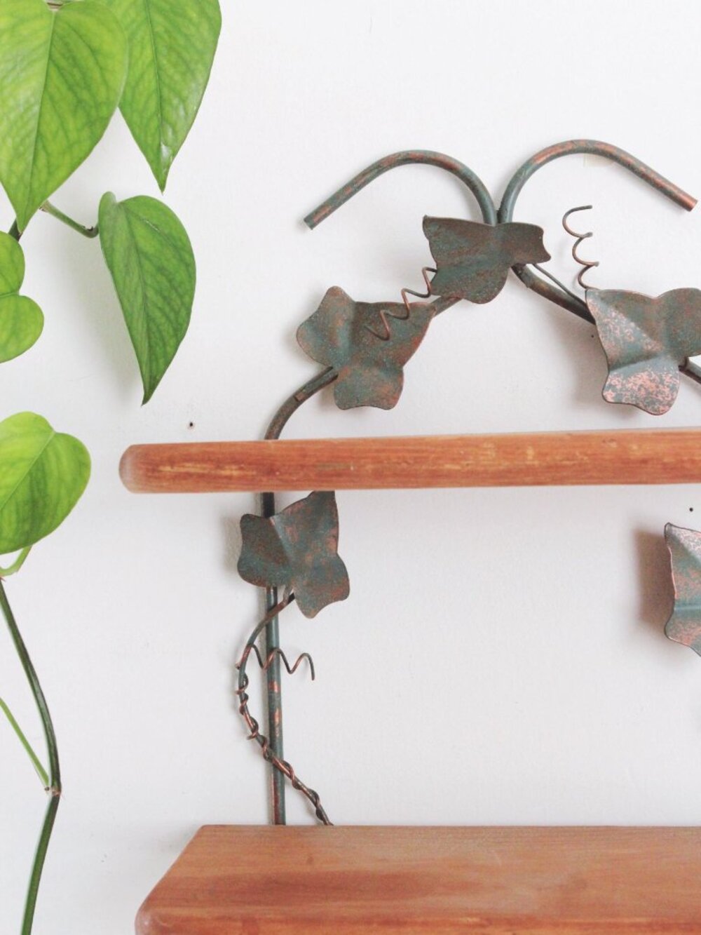 Vintage Metal & Wood Ivy Wall Display Shelf 3 Tier Cottagecore Farmhouse Rustic - Picture 3 of 6